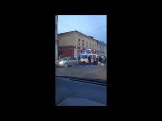 В центре Ярославля полицейские помогли велосипедистке, которой стало плохо посреди дороги