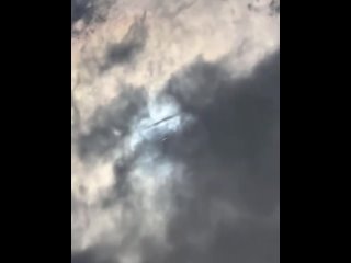 НЛО в Арлингтоне, штат Техас, замеченное во время вчерашнего солнечного затмения, что вызвало изумление наблюдателей