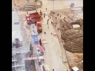 Рабочие на строительной площадке ЖК "Метроном" устроили массовую драку.   Что не поделили строители неизвестно.... (видео)