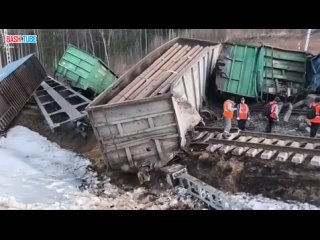 🇷🇺 10 вагонов товарняка сошли с рельс под Дмитровом Московской области