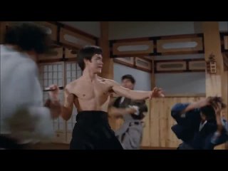 Брюс Ли - Драка против японской школы каратэ. Кулак Ярости