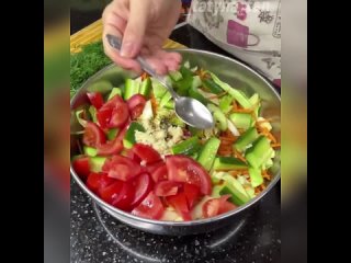 Витаминный салат со свежей капустой