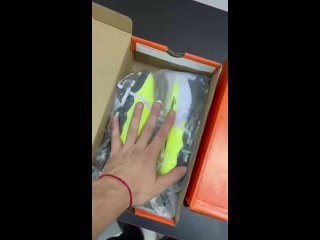 Видео от Футбольная обувь “FootballHub“