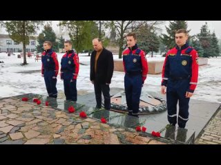 Сотрудники и добровольцы спасательного отряда Молодогвардейцы ВСКС почтили память погибших | День освобождения