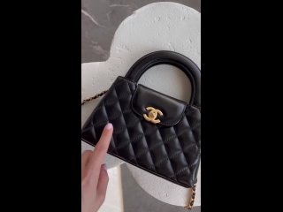 Chanel Kelly 💔
Узнаваемый дизайн сумки Kelly с верхней ручкой является синонимом роскоши и уравновешенности.
