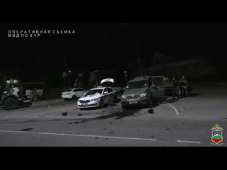 МВД по Карачаево-Черкесии публикует кадры с места нападения боевиков на сотрудников полиции.