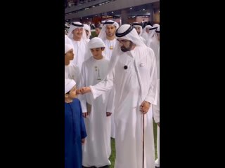 Шейх Мохаммед бин Рашид Аль Мактум с сыновьями во время кубка по скачкам в Дубае

👍 Подписывайся на Пульс места (https://t.
