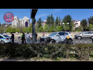 Массовую аварию устроил таксист в центре Сочи