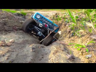 RC CARS Mud Race Land Rover 4x4 Crawler Car Muddy Adventure