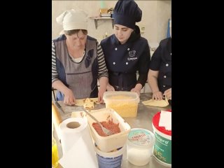 Студенты   Днепрорудненского профессионального лицея по специальности   ‍  повар - кондитер приняли участие в мастер-классе на т