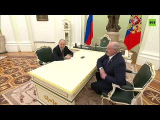 «Все свои! Ваши друзья из Кремля»： Путин и Лукашенко поздравили супругов из ЯНАО с золотой свадьбой