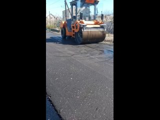 В Геническе ведутся работы по восстановлению дорожного покрытия
