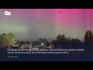 Pinkfarbene Nordlichter zieren Himmel ber Russland