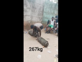 Африканский атлет-Келвин Флекс тянет 267 кг