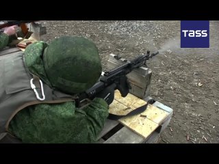 ▶️ Soldados del destacamento Shtorm del grupo ruso de tropas Este realizaron ejercicios de práctica de operaciones de asalto des