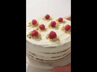 Фисташковый торт с малиной