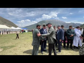 Глава Республики поздравил участников конной выставки в Учкулане