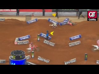 Джетт Лоуренс теряет ритм и падает - AMA Supercross 2024, Main Event, Arlington