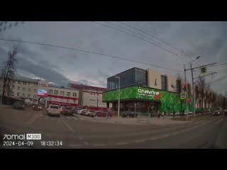 Фура на Лежневской в Иванове чуть не снесла матиз