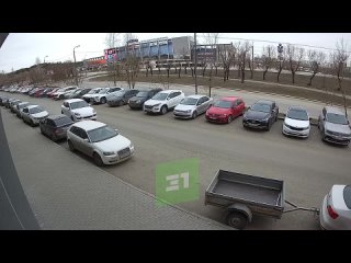 В Челябинске 19-летняя пьяная телка на Porsche Cayenne разбила 10 автомобилей.