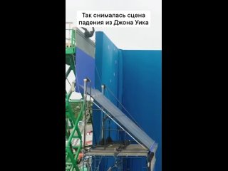 На это даже так страшно смотреть (видео)