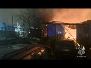 В Московском районе Санкт-Петербурга горит станция техобслуживания