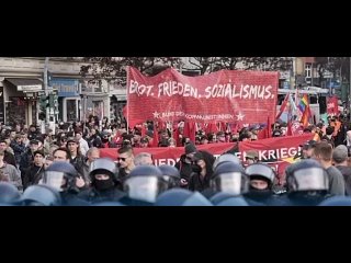 Пять тысяч полицейских сопровождают Первомай в Берлине. С наступлением темноты в районах Кройцберг (Турция) и Нойкельн (Арабский