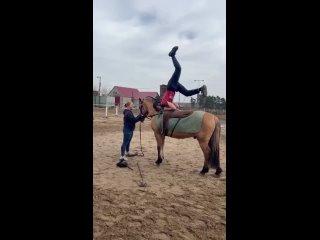 Видео от Русская кавалерийская школа Гусар