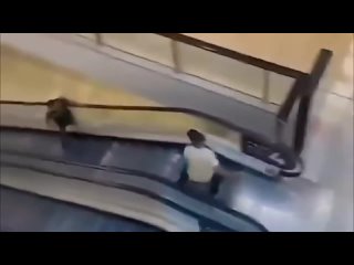 Нападение с ножом в торговом центре в Сиднее❗6 человек убиты❗