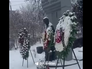 Мужчина, осквернивший в Ереване памятник детям блокадного Ленинграда, пытался сбежать, но его поймали на одном из КПП, пишут мес