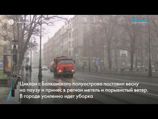 Апрельский снегопад в Петербурге убирают 700 машин