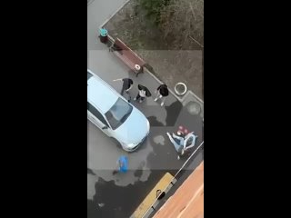 В Москве участник этнической банды из Азербайджана днем, на глазах у людей, зарезал мужчину за замечание о поставленной к подъез