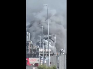 Во французском городе Сет произошел взрыв, после чего начался пожар.