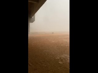 Градовый шторм близ Эр-Рияда (Саудовская Аравия, ).