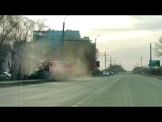 В Оренбурге автомобиль столкнулся с пожарной машиной