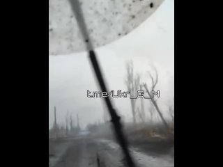 🇺🇦Одно из многочисленных видео, где ВСУшники спешно покидали Авдеевку понимая, что командование во главе с “Генералом-200“ их ки