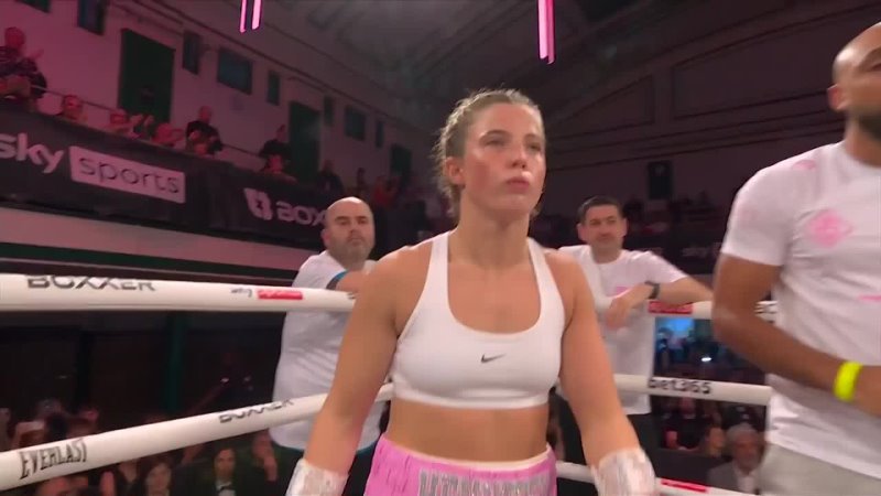 Hennessy (pro debut) 🆚 Sonia Klos 