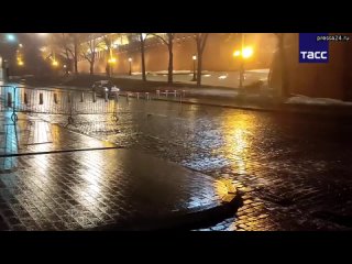 Сотрудники правоохранительных органов полностью оцепили Красную площадь в центре Москвы после терак