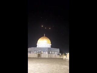 Иран обстреливает храмовую гору с мечетью Купол Скалы в Иерусалиме, Израиль.