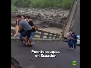 Cae puente que conecta dos cantones en Ecuador