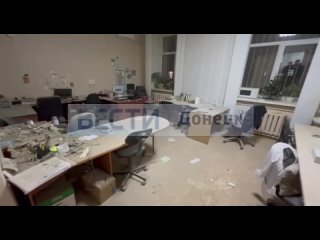 Укронацисты снова ударили по Донецку из РСЗО. Под удар попала больница им. Калинина. Ранена женщина - сотрудник учреждения