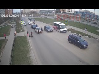 На видео попал момент ДТП с электросамокатом в Калуге