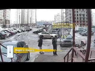 🚗 Водитель обрызгал пешеходов и дважды ударил припаркованный автомобиль в Башкирии
  
В Стерлитамаке местный автолюбитель, видим