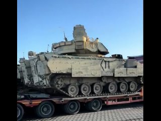 Algunos vehículos blindados destinados a Ucrania ya se encuentran en el aeródromo de Rzeszow en Polonia
