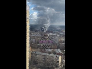 🔥 Сегодня в Екатеринбурге загорелось здание автосервиса на улице Титова

По оперативным данным, площадь возгорания — 400 кв.