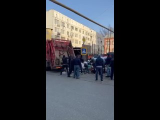Мусорный кризис в Дагестане: задержание мигрантов парализовало вывоз отходов

Корень проблемы заключается в массовом задержании