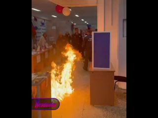 В ХМАО женщина совершила попытку поджога избирательной урны — саботаж не удался, а поджигательницу арестовали