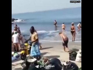 Российские туристы убрали пляж в индийской Керале и привлекли внимание местных властей к проблеме, с