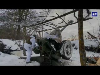 D-30 howitzers crews work in combat