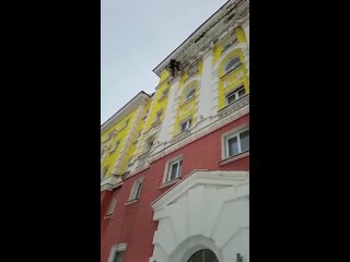 Промышленный альпинист насмерть разбился в НорильскеМужчина работал на реконструкции исторического здания на Ленинском прос